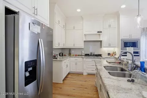 Kitchen - 230 Grayhawk Dr, Madison, MS 39110 photo 3 of 3