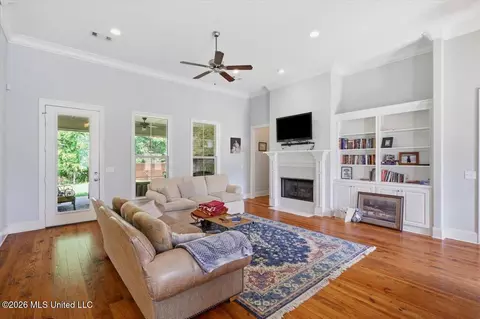 Living - 230 Grayhawk Dr, Madison, MS 39110 photo 2 of 2
