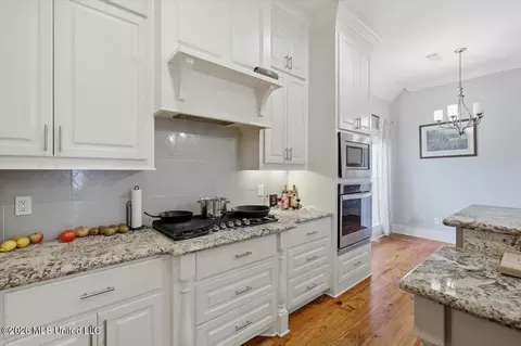 Kitchen - 230 Grayhawk Dr, Madison, MS 39110 photo 2 of 3