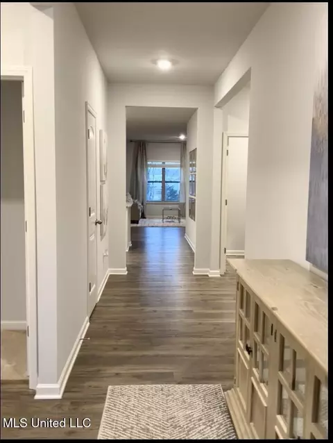Entry Way - 99 Pine St, Byhalia, MS 38611 photo 1 of 3