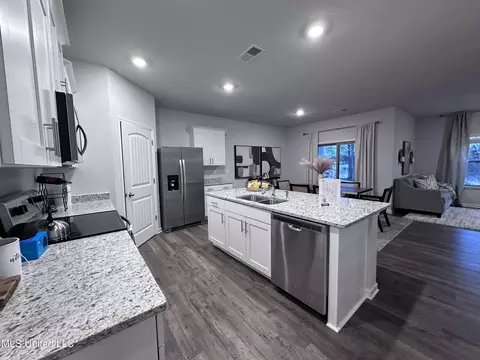 Kitchen - 99 Pine St, Byhalia, MS 38611 photo 1 of 2