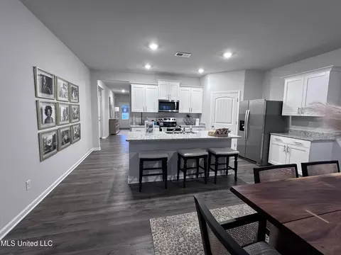 Kitchen - 99 Pine St, Byhalia, MS 38611 photo 2 of 2
