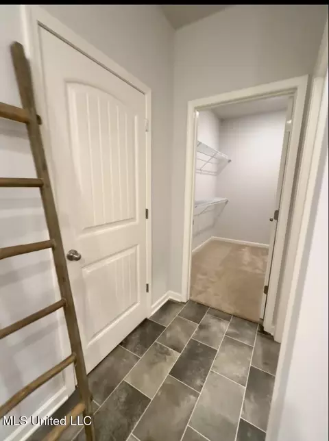 Entry Way - 99 Pine St, Byhalia, MS 38611 photo 3 of 3