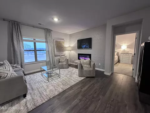 Living - 99 Pine St, Byhalia, MS 38611 photo 1 of 1