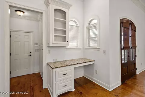 Entry Way - 131 Caledonian Blvd, Brandon, MS 39047 photo 2 of 5