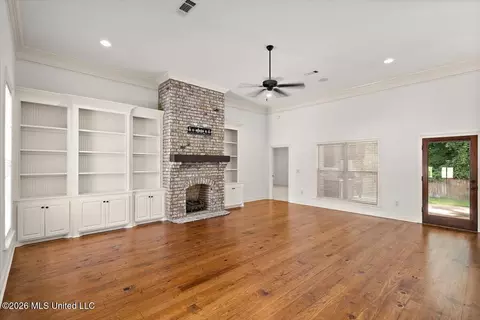 Living - 131 Caledonian Blvd, Brandon, MS 39047 photo 1 of 4