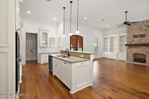 Living - 131 Caledonian Blvd, Brandon, MS 39047 photo 4 of 4