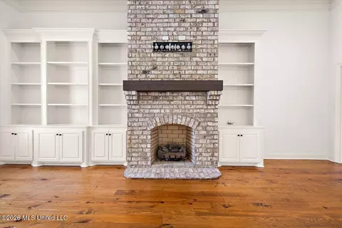 Living - 131 Caledonian Blvd, Brandon, MS 39047 photo 3 of 4