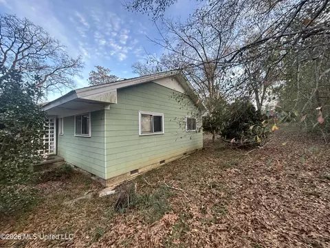 Exterior - 915 White St, Mccomb, MS 39648 photo 3 of 4