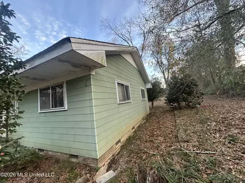 Exterior - 915 White St, Mccomb, MS 39648 photo 4 of 4