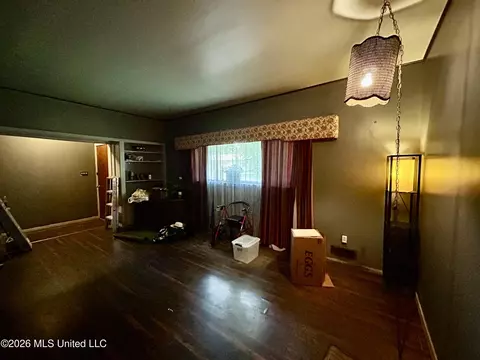 Living - 915 White St, Mccomb, MS 39648 photo 1 of 1