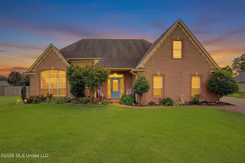 2973 Dickens Place Dr, Southaven, MS 38671