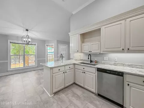 Kitchen - 540 Brighton Cir, Brandon, MS 39047 photo 3 of 4