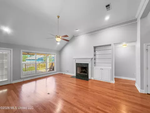 Living - 540 Brighton Cir, Brandon, MS 39047 photo 2 of 4