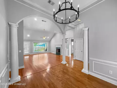 Living - 540 Brighton Cir, Brandon, MS 39047 photo 3 of 4