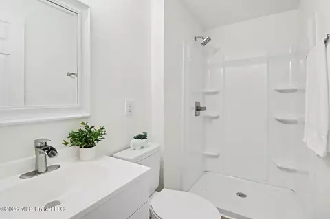 Bath - 3914 Liverpool Ave, Moss Point, MS 39563 photo 1 of 2