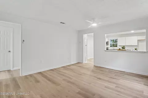 Living - 3914 Liverpool Ave, Moss Point, MS 39563 photo 3 of 4
