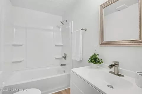 Bath - 3914 Liverpool Ave, Moss Point, MS 39563 photo 2 of 2