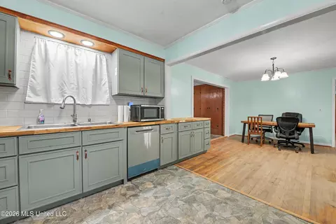 Kitchen - 2147 Hwy 613, Lucedale, MS 39452 photo 2 of 2