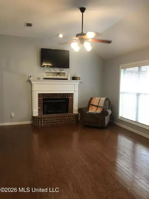 Living - 212 Cherrybark Ln, Brandon, MS 39047 photo 3 of 3
