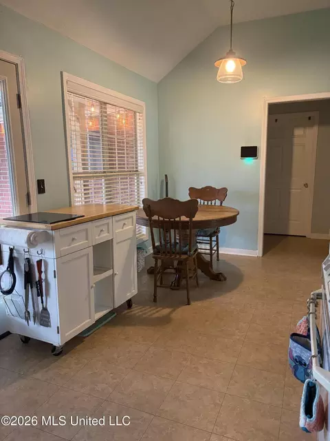Kitchen - 212 Cherrybark Ln, Brandon, MS 39047 photo 3 of 3
