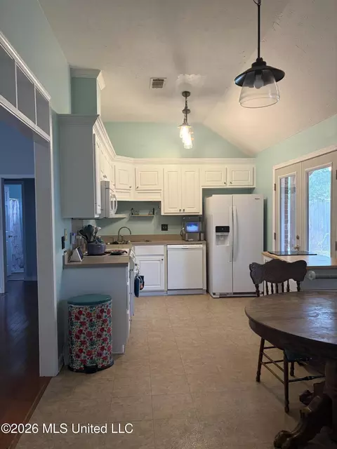 Kitchen - 212 Cherrybark Ln, Brandon, MS 39047 photo 1 of 3