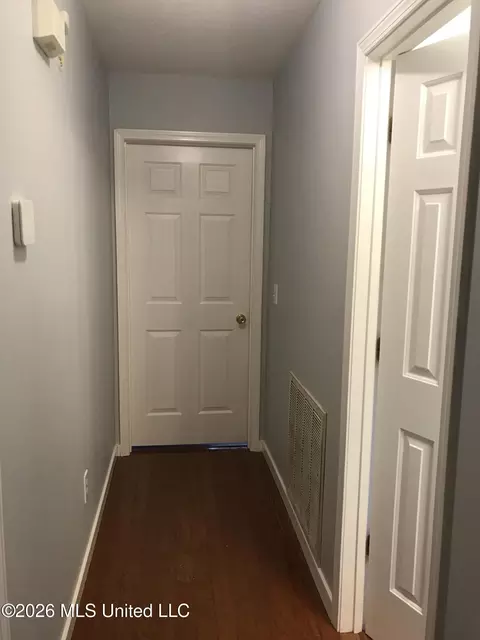 Entry Way - 212 Cherrybark Ln, Brandon, MS 39047 photo 2 of 2