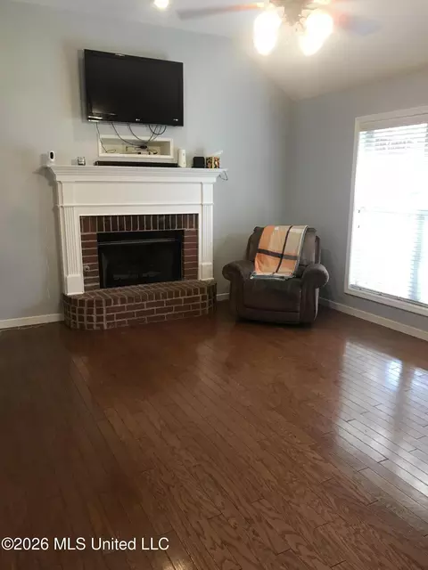 Living - 212 Cherrybark Ln, Brandon, MS 39047 photo 1 of 3