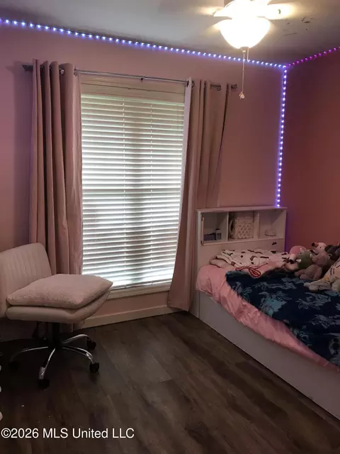 Bedroom - 212 Cherrybark Ln, Brandon, MS 39047 photo 3 of 3