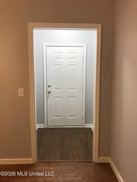 Entry Way - 212 Cherrybark Ln, Brandon, MS 39047 photo 1 of 2