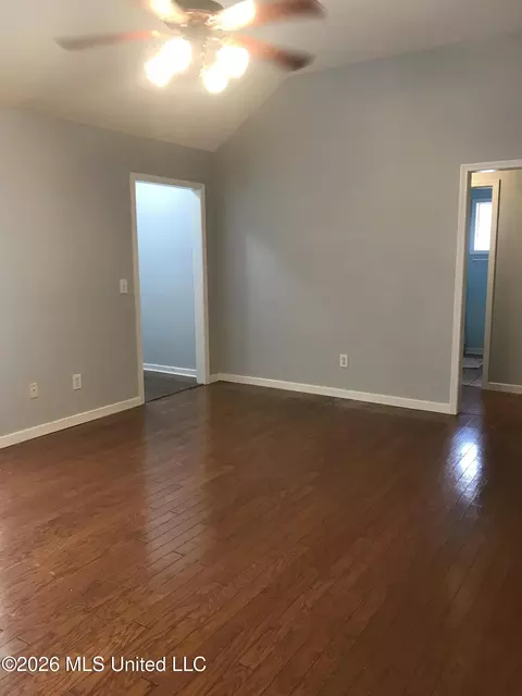 Living - 212 Cherrybark Ln, Brandon, MS 39047 photo 2 of 3
