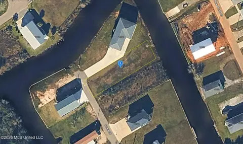 11078 Iowa St, Bay Saint Louis, MS 39520