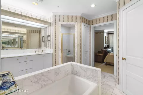 Bath - 1200 Meadowbrook Rd, Jackson, MS 39206 photo 3 of 5