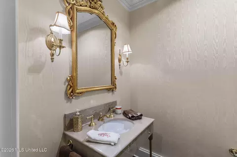 Bath - 1200 Meadowbrook Rd, Jackson, MS 39206 photo 1 of 5
