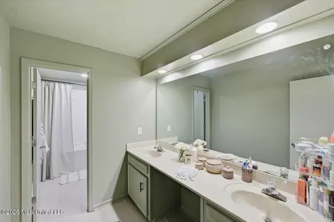 Bath - 1226 Wesley Dr, Jackson, MS 39209 photo 1 of 3