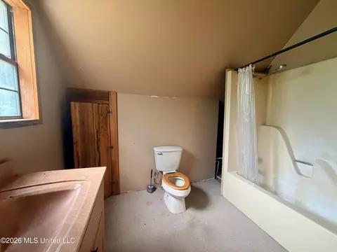 Bath - 181 Geiger Rd, Lucedale, MS 39452 photo 1 of 2