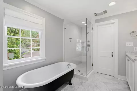 Bath - 1521 Saint Ann St, Jackson, MS 39202 photo 4 of 7