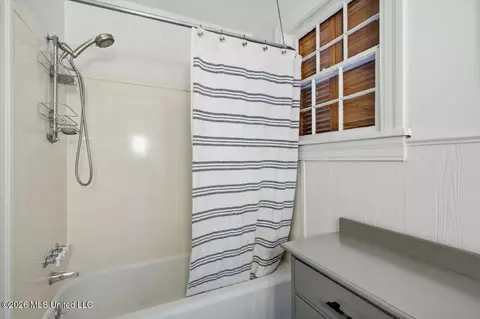 Bath - 1521 Saint Ann St, Jackson, MS 39202 photo 2 of 7