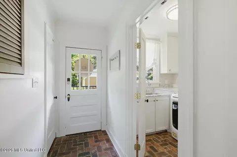 Entry Way - 1521 Saint Ann St, Jackson, MS 39202 photo 2 of 4