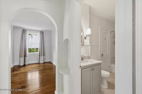Entry Way - 1521 Saint Ann St, Jackson, MS 39202 photo 3 of 4
