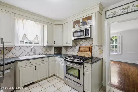 Kitchen - 1521 Saint Ann St, Jackson, MS 39202 photo 2 of 3