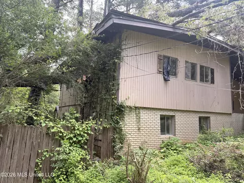 Exterior - 2729 E Benwood Dr, Jackson, MS 39204 photo 4 of 5