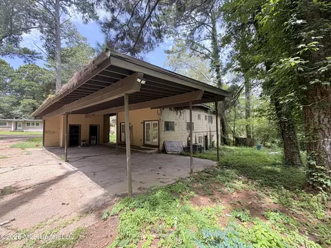 Exterior - 2729 E Benwood Dr, Jackson, MS 39204 photo 3 of 5