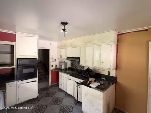 Kitchen - 2729 E Benwood Dr, Jackson, MS 39204 photo 1 of 2
