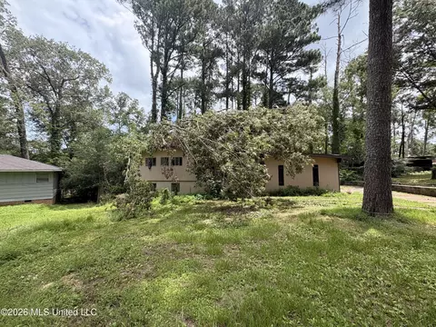 Exterior - 2729 E Benwood Dr, Jackson, MS 39204 photo 2 of 5