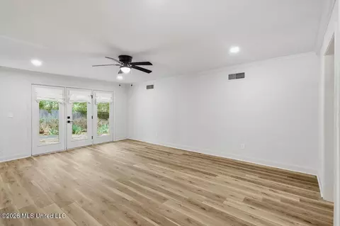 Living - 1786 Brecon Dr, Jackson, MS 39211 photo 5 of 7