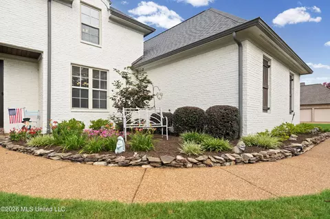 Exterior - 2157 Hemmingway Dr, Nesbit, MS 38651 photo 5 of 12