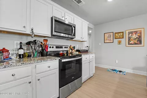Kitchen - 133 Mulberry Dr, Lucedale, MS 39452 photo 3 of 4