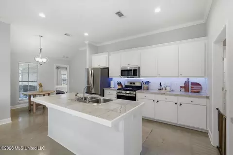 Kitchen - 1402 Victoria Ln, Brandon, MS 39042 photo 2 of 2