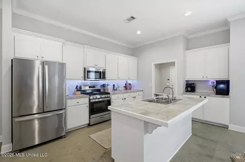 Kitchen - 1402 Victoria Ln, Brandon, MS 39042 photo 1 of 2